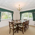 Holiday home Oaklands *