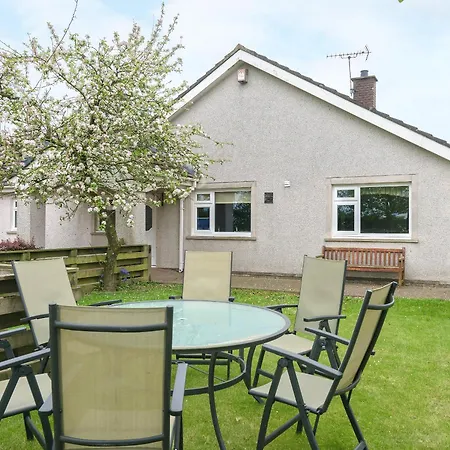 Holiday home Oaklands *