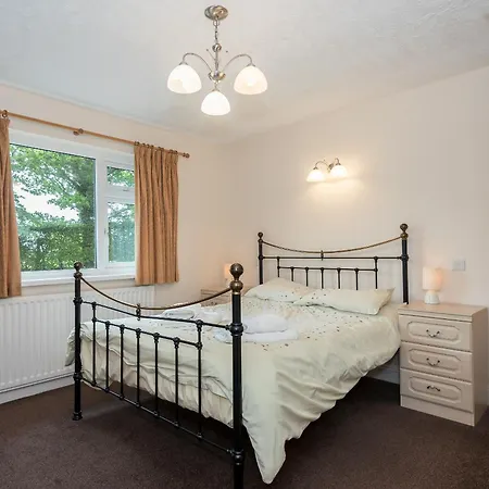 Oaklands בית נופש