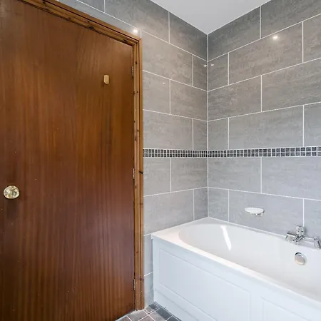 Oaklands בית נופש *